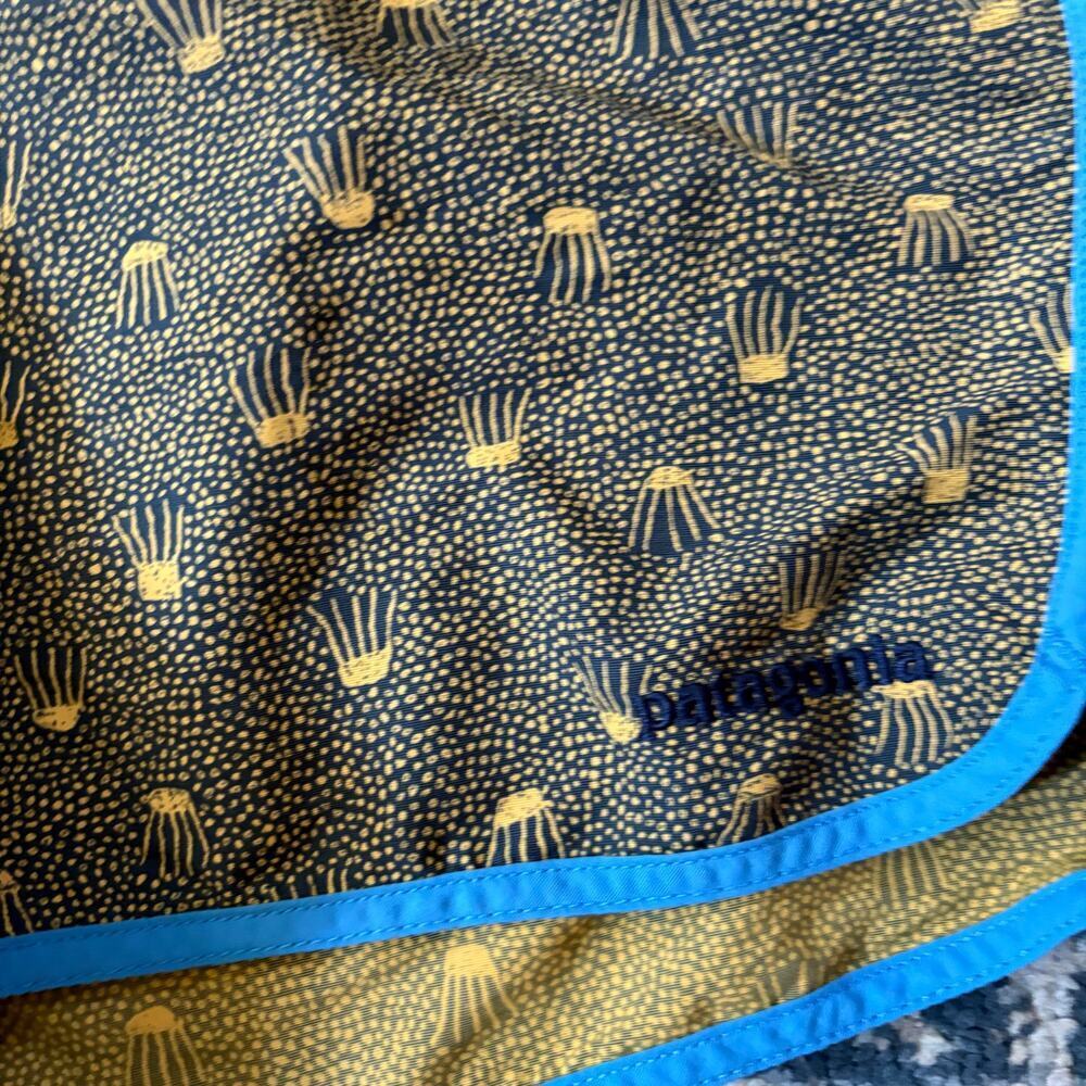 Patagonia Wavefarer Hybrid Boardshorts - Picture 3 of 7